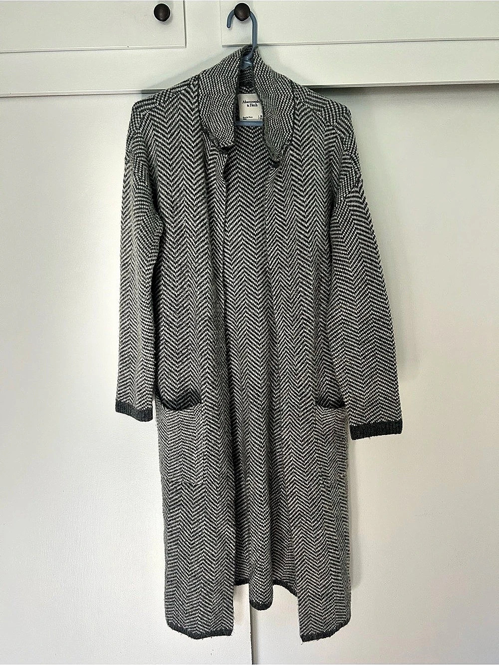 Abercrombie & Fitch Herringbone Longline Cardigan Sweater Gray & White - Medium